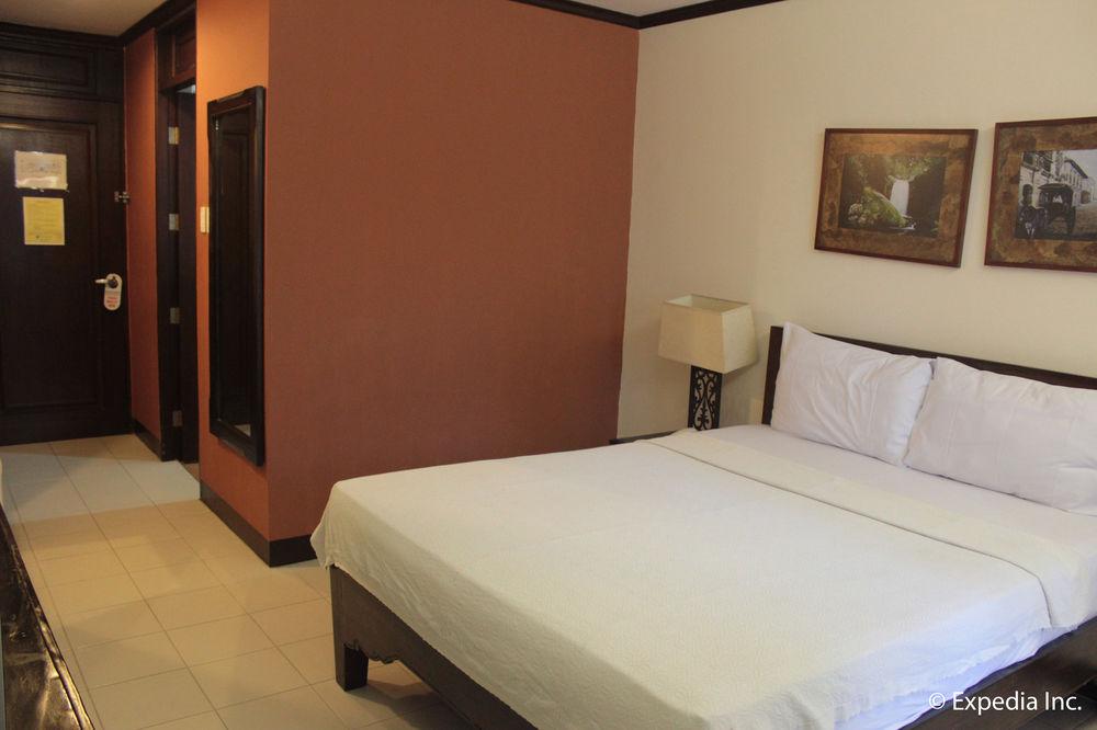 Ilocos Norte Hotel & Convention Center Laoag Ngoại thất bức ảnh